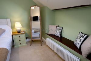 _gorgeous low burn cottage 48.jpg